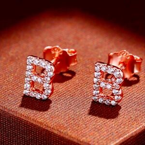 Earrings B initial